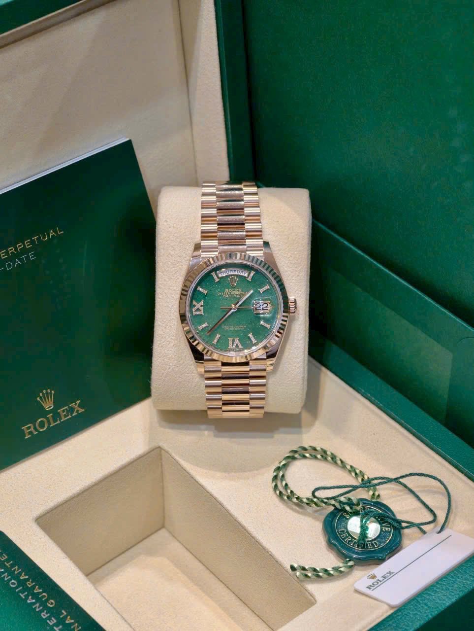rolex day-date m128235 aventurine green