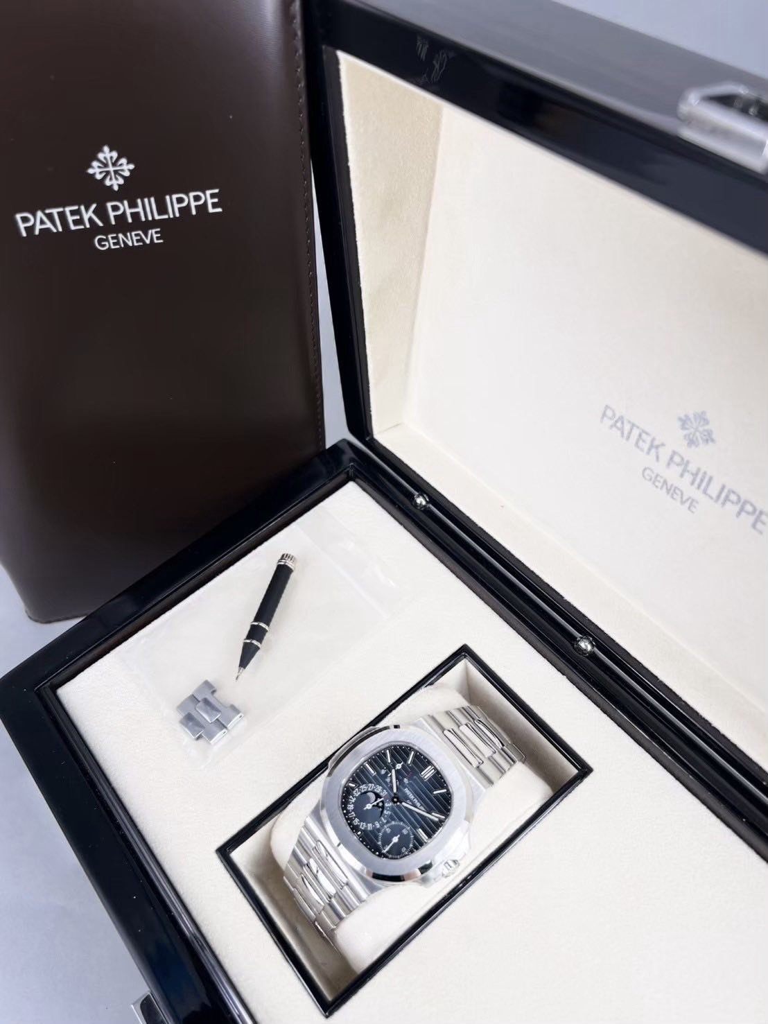 Patek Philippe Nautilus 5712/1A-001.512359 - Ảnh 2