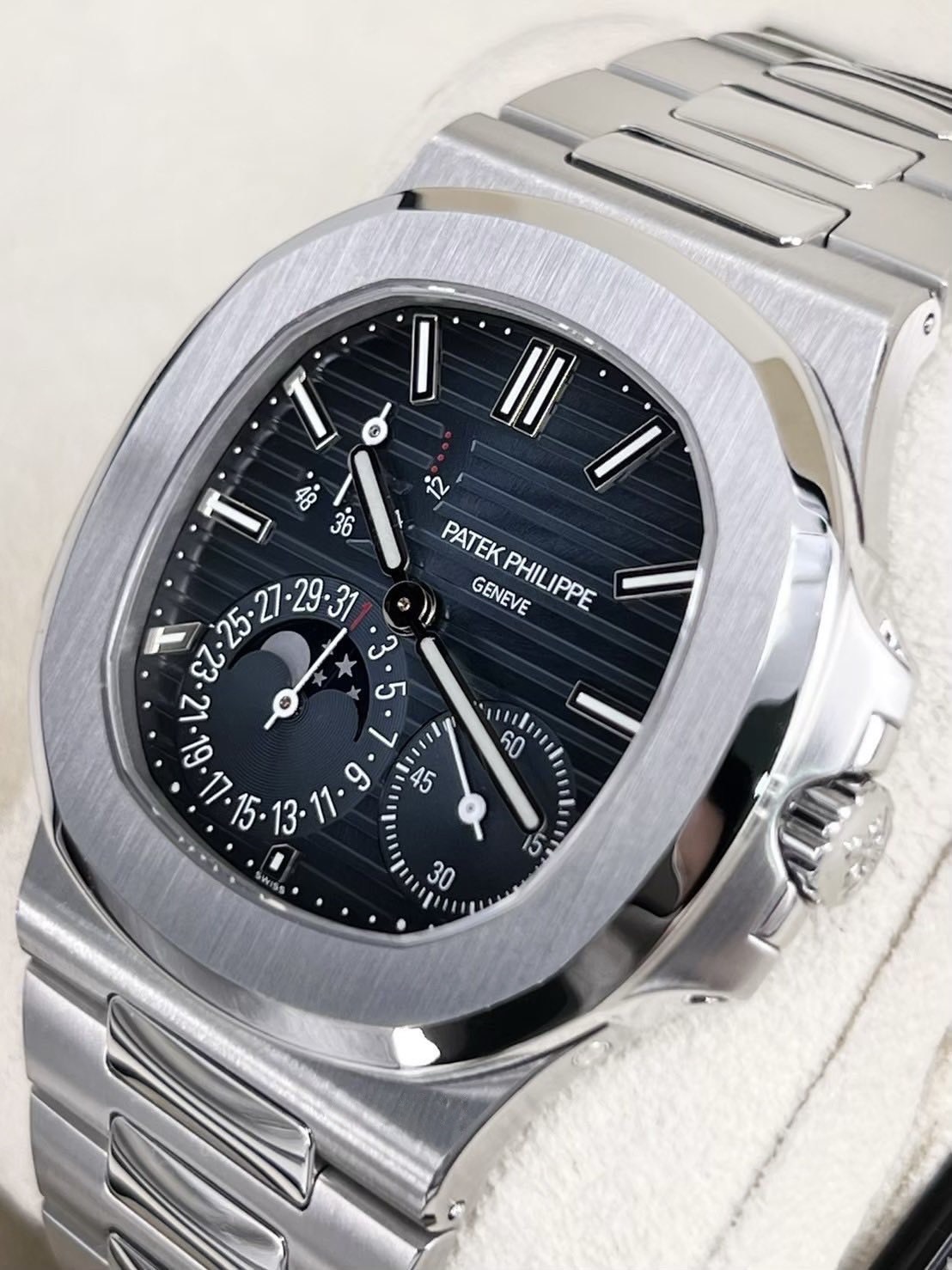 Patek Philippe Nautilus 5712/1A-001.512359 - Ảnh 3