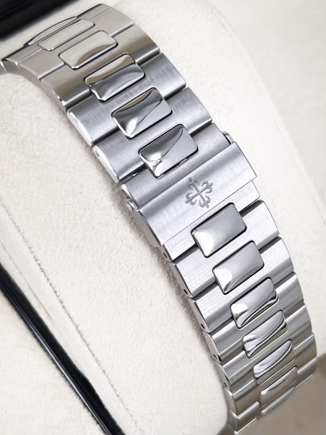 Patek Philippe Nautilus 5712/1A-001.512359 - Ảnh 5