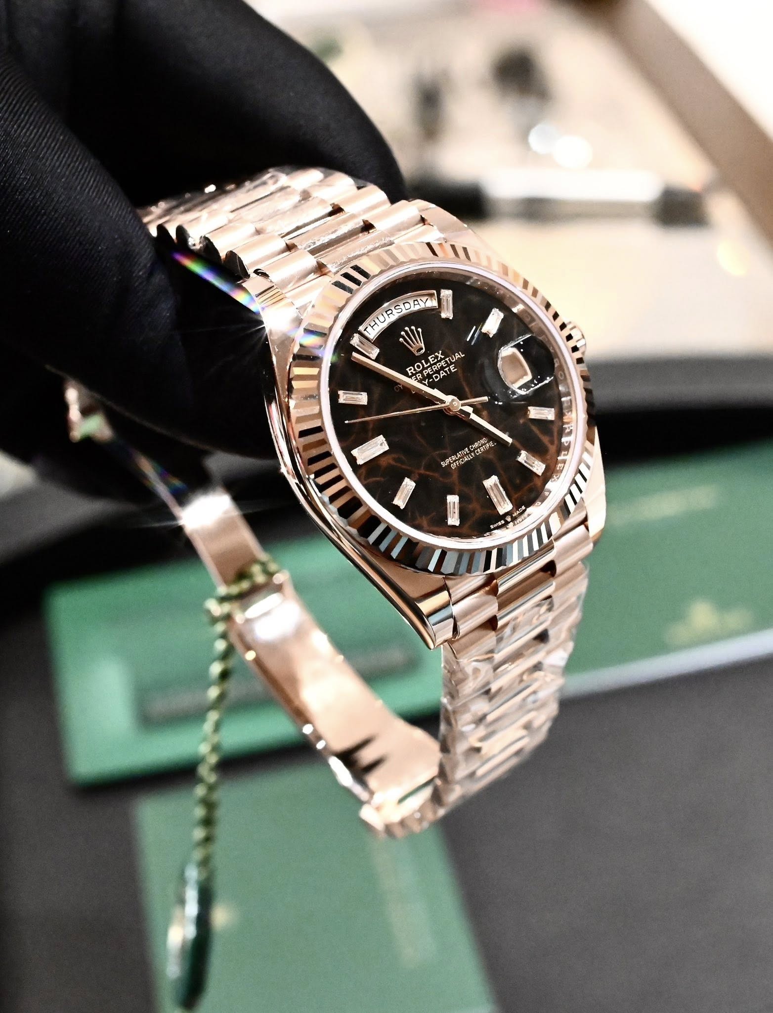 Rolex Day-Date 40 – 228235.124309 Eisenkiesel Dial