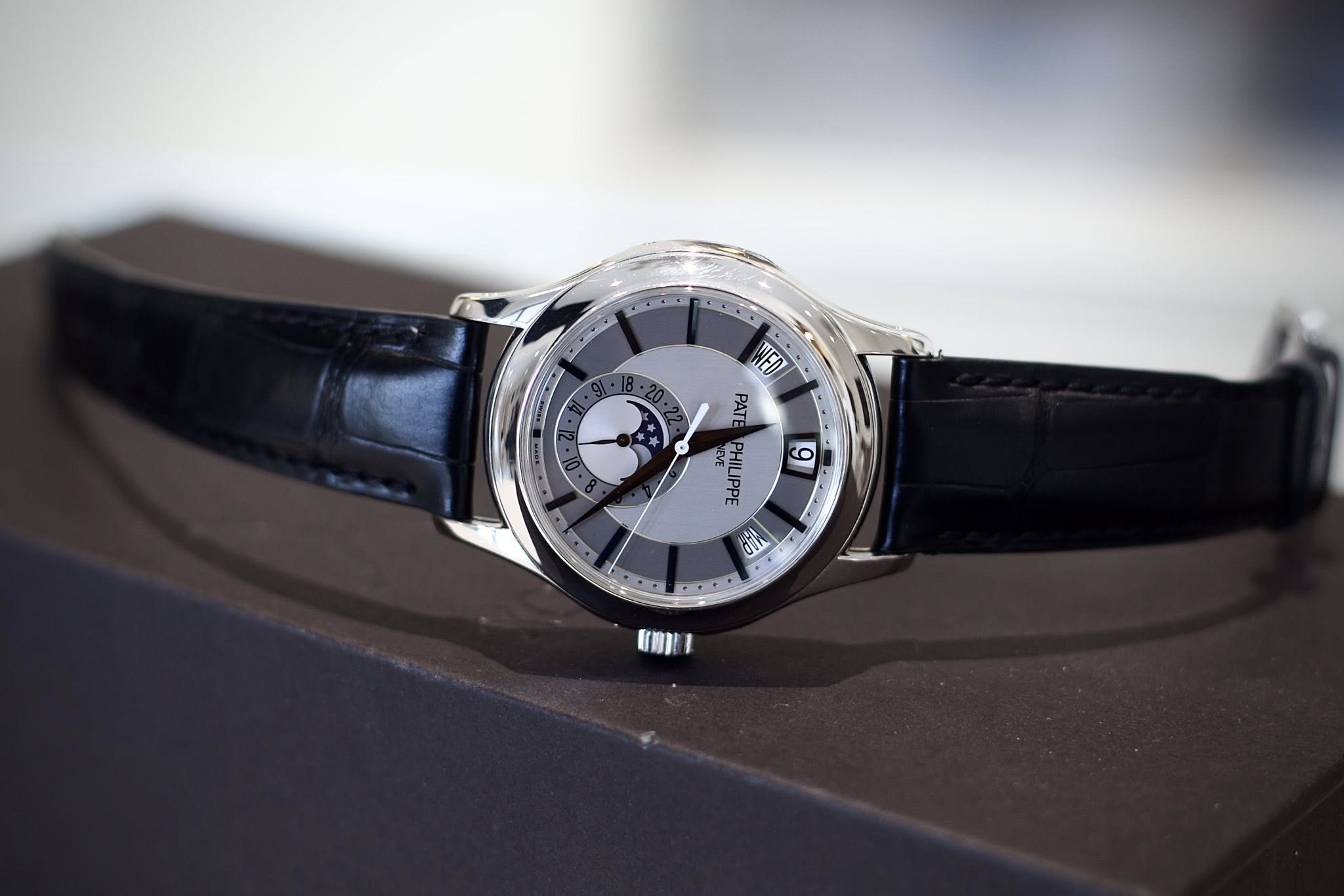 Patek Philippe Complications Calendar Moonphase 5205G-013.621782 - Ảnh 2