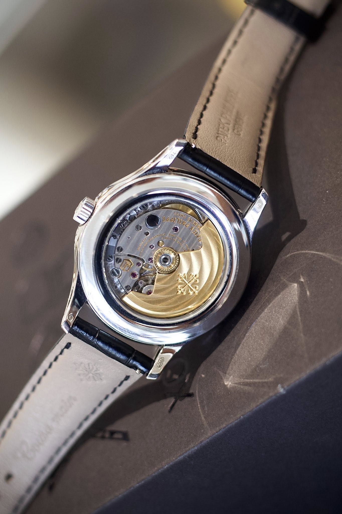 Patek Philippe Complications Calendar Moonphase 5205G-013.621782 - Ảnh 3