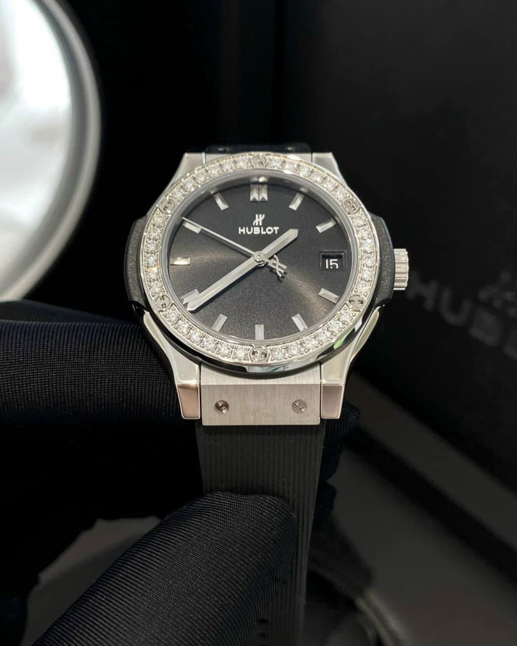Hublot Classic Fusion Black Bezel Diamonds 33mm Rubber.562377 - Ảnh 2