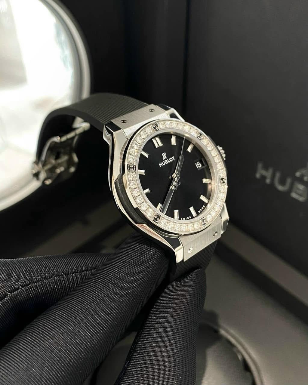 Hublot Classic Fusion Black Bezel Diamonds 33mm Rubber.562377