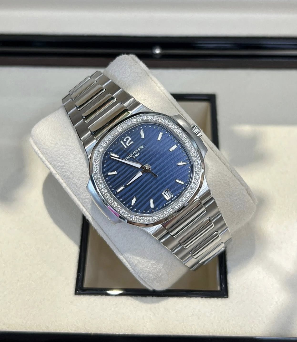 Patek Philippe Lady Nautilus 7118/1200A-001