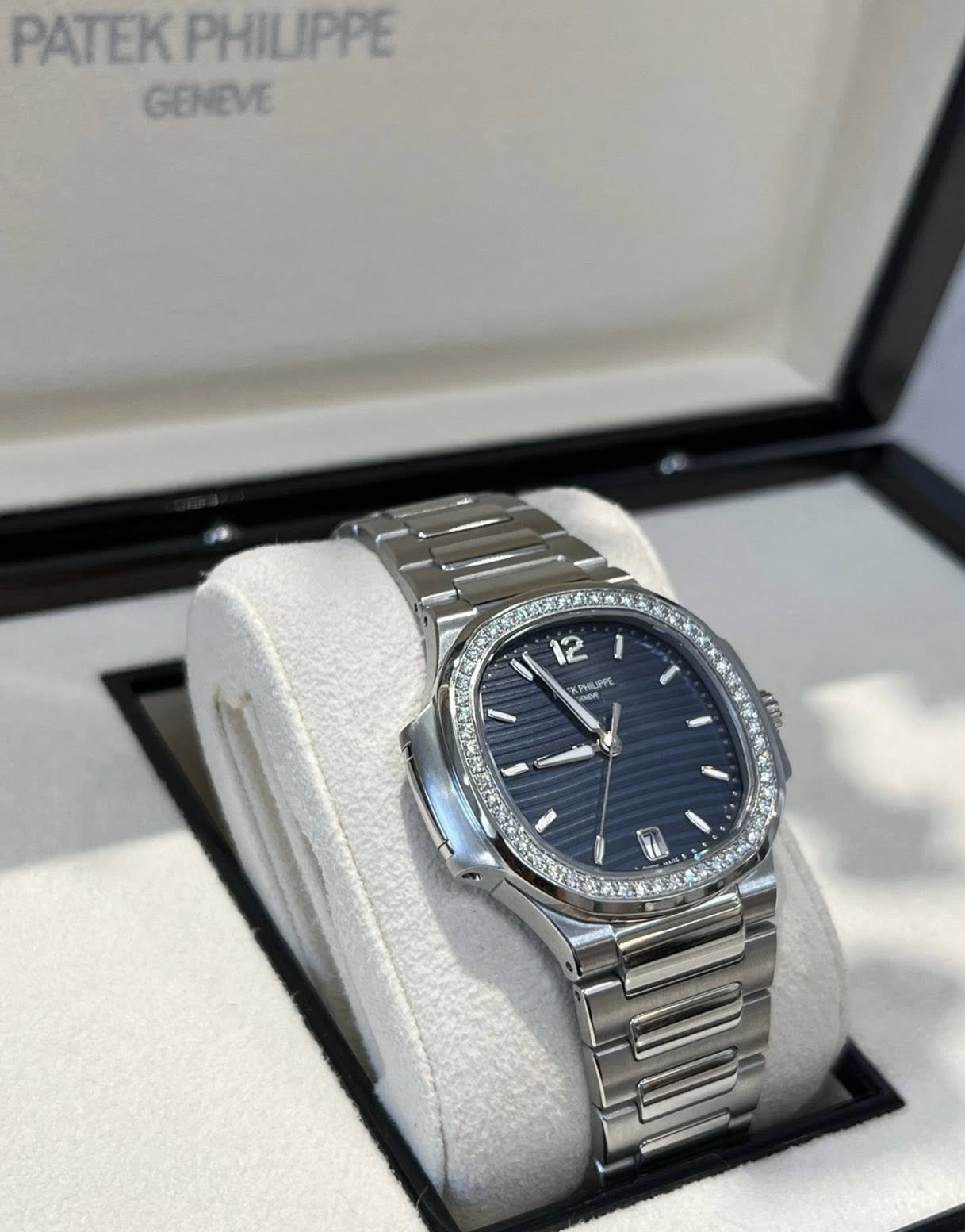 Patek Philippe Lady Nautilus 7118/1200A-001 - Ảnh 3