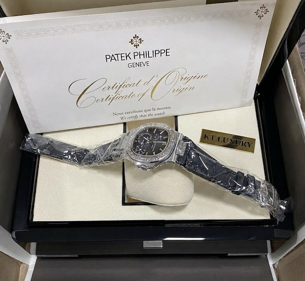 Patek Philippe Nautilus 5724G-001-970024 - Ảnh 3